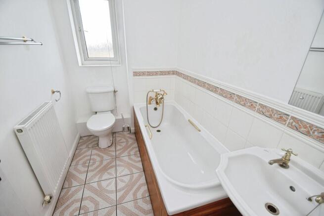 4 bed Detached for sale Image 11