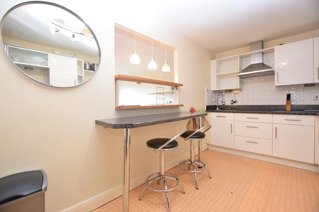 2 bed Apartment to rent Image 5
