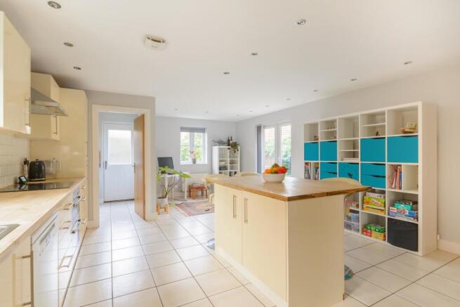 EVIRDTNARRUCKCALB20 - Kitchen A.jpg