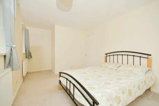 BEDROOM 1 03.jpg
