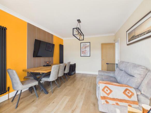 4 bed Semi-Detached for sale Image 9
