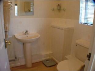EN SUITE SHOWER ROOM