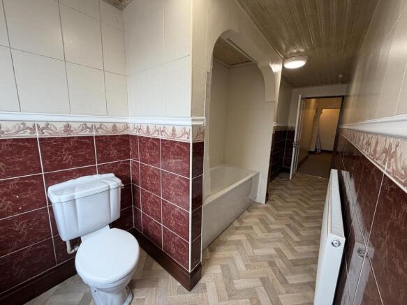 2 bed Terraced to rent Image 6