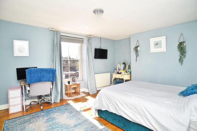 3 bed Town House for sale Image 11