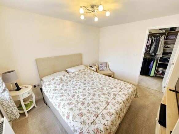 4 bed Detached for sale Image 8
