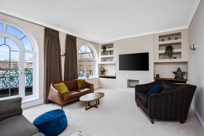 Trafalgar Gate, 4...