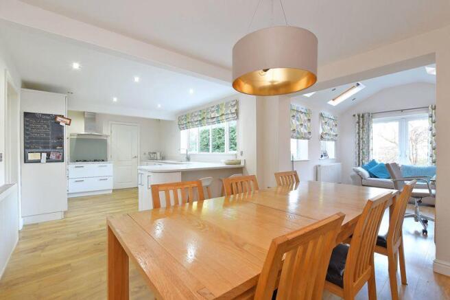 Open plan dini...