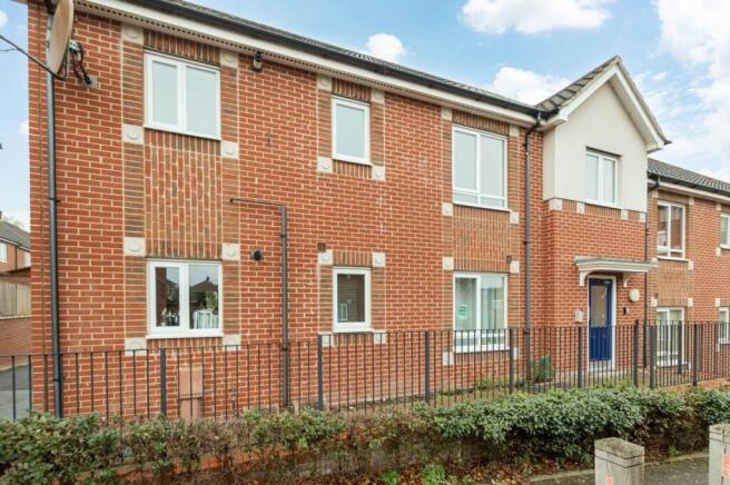 2-bed flat on Southalls Way, Norwich, £140,000