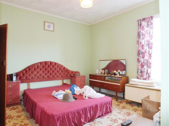Bedroom 1.jpg