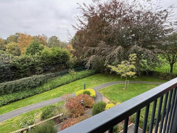 2 bed Apartment for sale Image 5