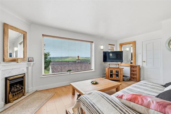 4 bed Semi-Detached for sale Image 7