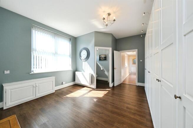 6 bed Detached for sale Image 8