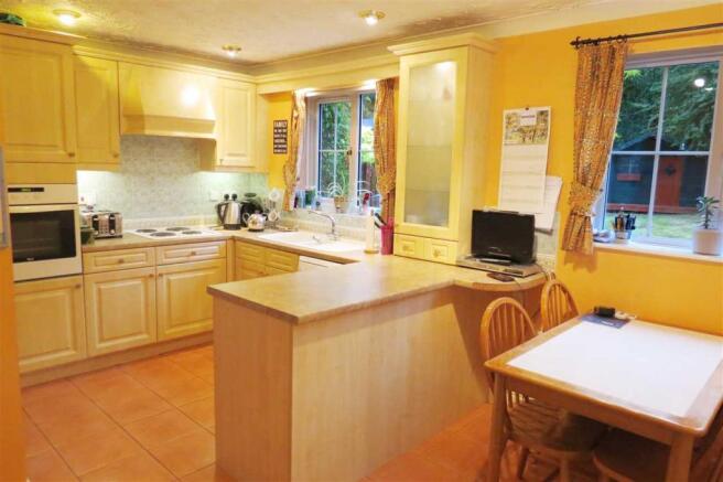 Dining Kitchen: