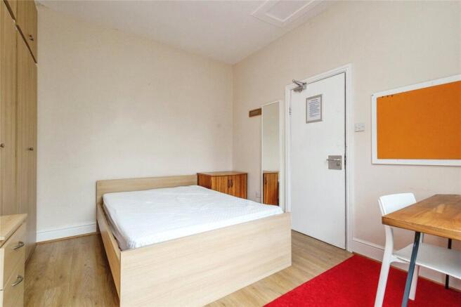5 bed House to rent Image 10