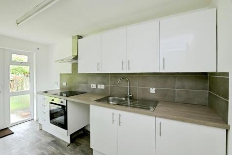 Oakwood Close, Midhurst, West Sussex, ., GU29