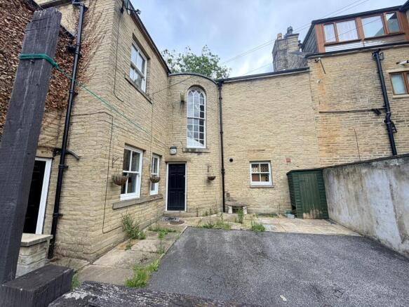 4 bed House for sale Image 6