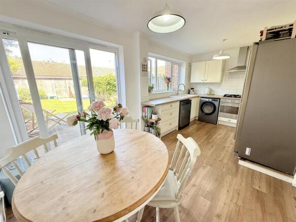 Priory Road, Hethersett, Norwich photo 4