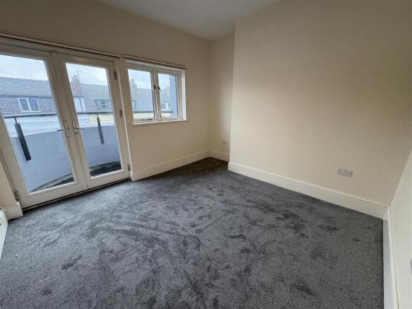 2 bed Flat to rent Image 5