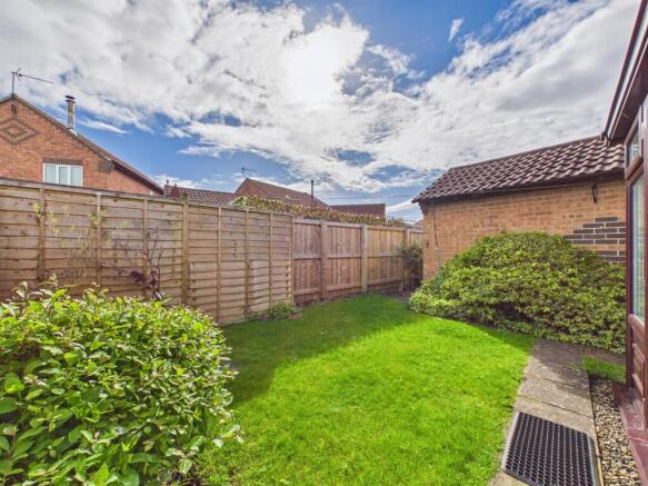 2 bed Semi-Detached for sale Image 9