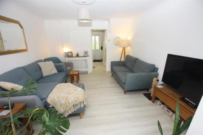Living room b.jpg