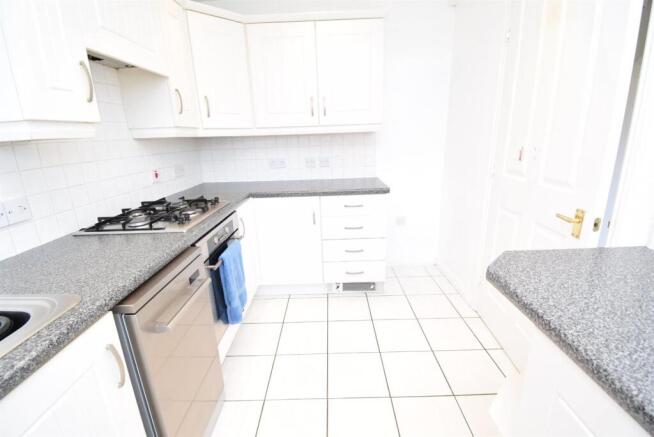 3 bed Semi-Detached to rent Image 4