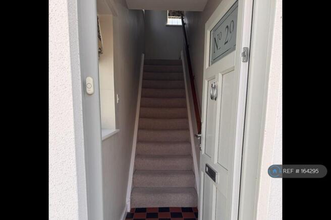 2 bed Maisonette to rent Image 6