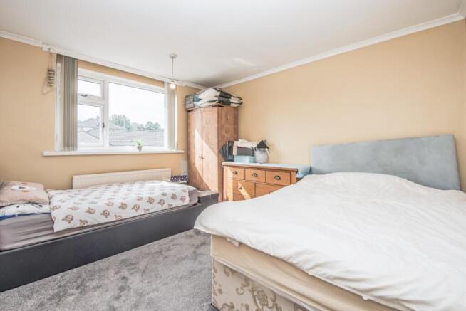 5 bed Semi-Detached for sale Image 9