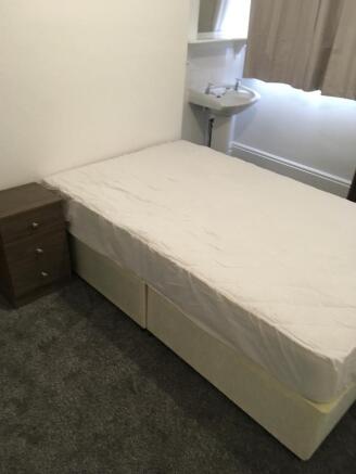 6 bed Not Specified to rent Image 4