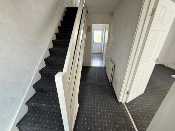 2 bed Semi-Detached to rent Image 5