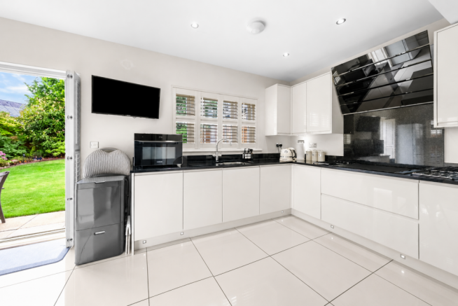 4 bed Detached for sale Image 10