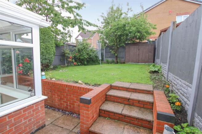 ENCLOSED REAR GARDEN