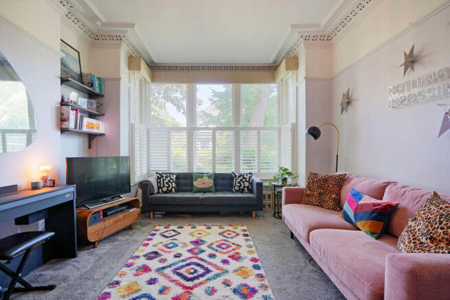 5 bed Detached for sale Image 5