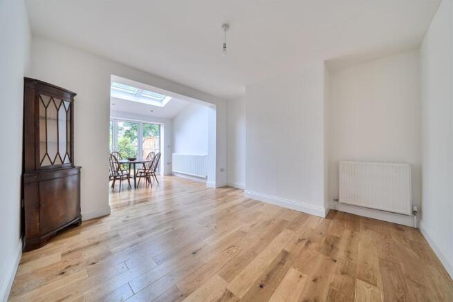 3 bed Semi-Detached for sale Image 4