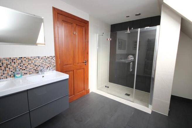 Master Bedroom En Suite