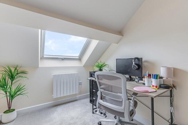 3 bed Flat to rent Image 10