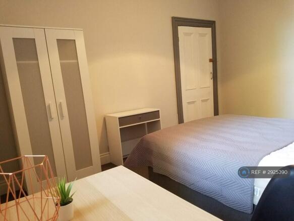 4 bed Terraced to rent Image 5
