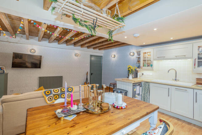 2 bed Apartment for sale Image 11