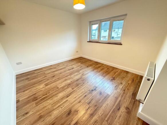4 bed Town House for sale Image 8