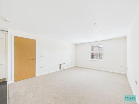 2 bed Flat to rent Image 4