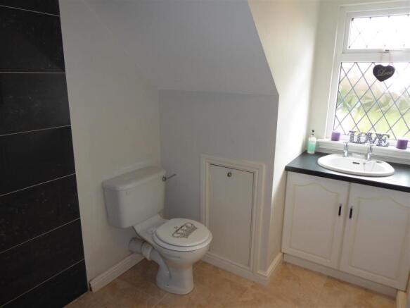 EN SUITE SHOWER ROOM