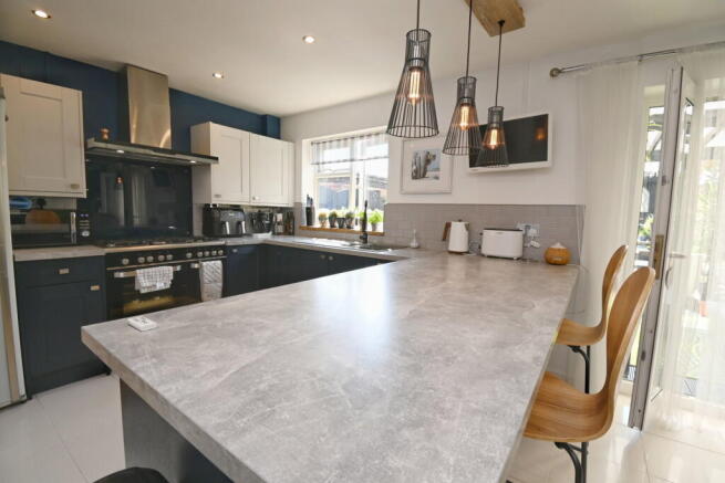 3 bed Semi-Detached for sale Image 4