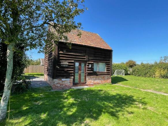 outbuilding..jpg