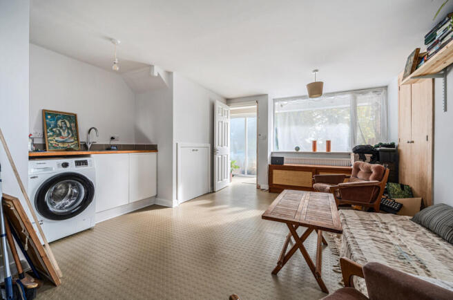 1372559-7-68fb5a7...