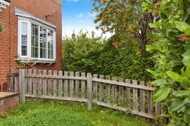 2 bed Semi-Detached for sale Image 8