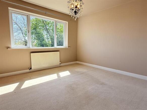 3 bed Semi-Detached for sale Image 12