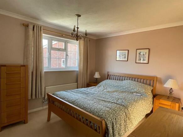 Bedroom,,..jpg