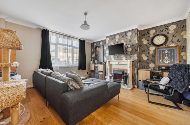 1381052-19-692598...