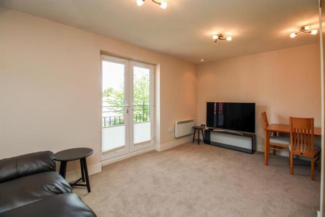 2 bed Apartment for sale Image 4