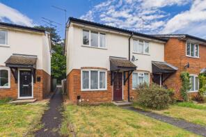 28, Kingfisher Close, Farnborough GU14 9QX