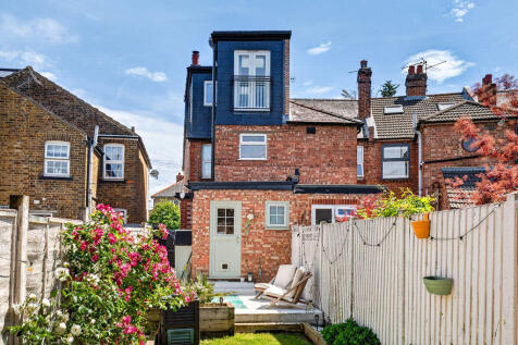 Binfield Road, Byfleet.